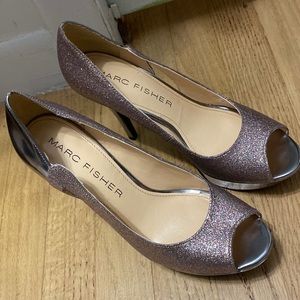 Beautiful worn once Marc Fisher size 8 pink sparkle